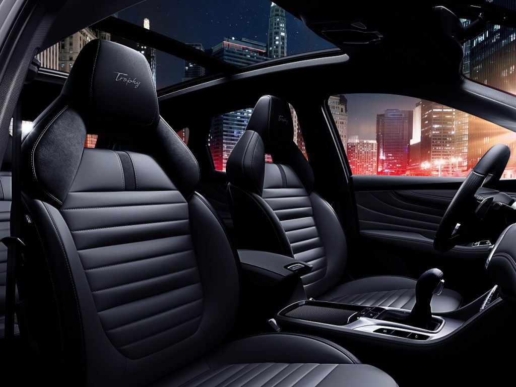 nuevo-mg-hs-el-suv-que-refuerza-el-estilo-original-de-morris-garages