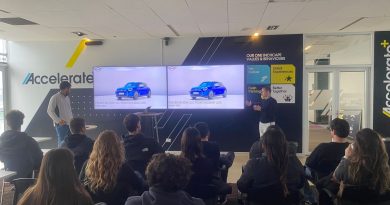 MINI impulsa la electromovilidad y la educación sustentable junto a la Universidad del Desarrollo MINI impulsa la electromovilidad y la educación sustentable junto a la Universidad del Desarrollo