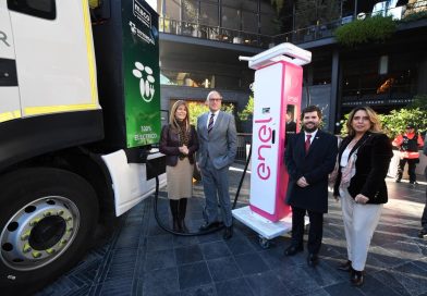Presentan primera carretera eléctrica de alta potencia para camiones de carga en la Ruta 5 Sur Presentan primera carretera eléctrica de alta potencia para camiones de carga en la Ruta 5 Sur