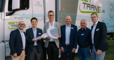 El primer Hyundai XCIENT Fuel Cell del mundo con una carrocería para logística de bebidas El primer Hyundai XCIENT Fuel Cell del mundo con una carrocería para logística de bebidas